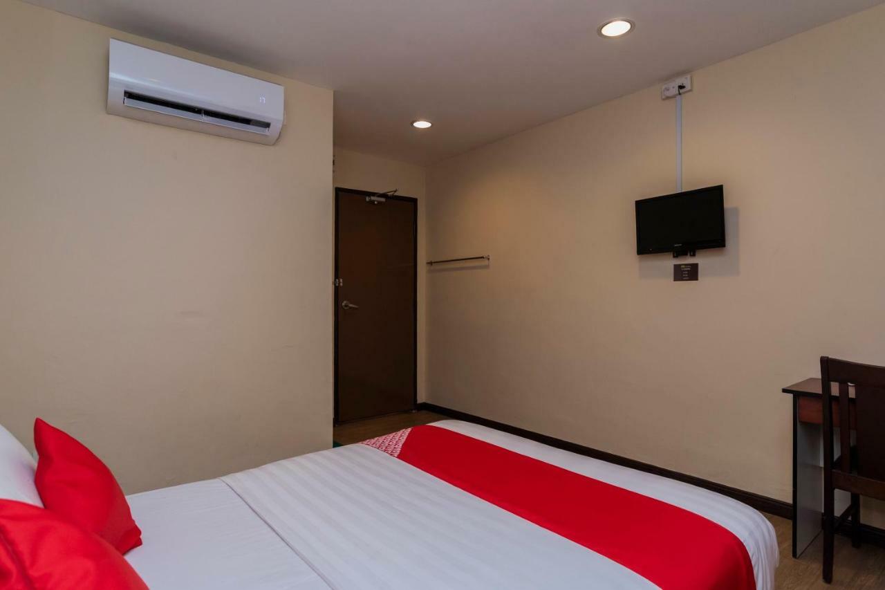 Oyo 44026 98 Hotel Johor Bahru Eksteriør billede